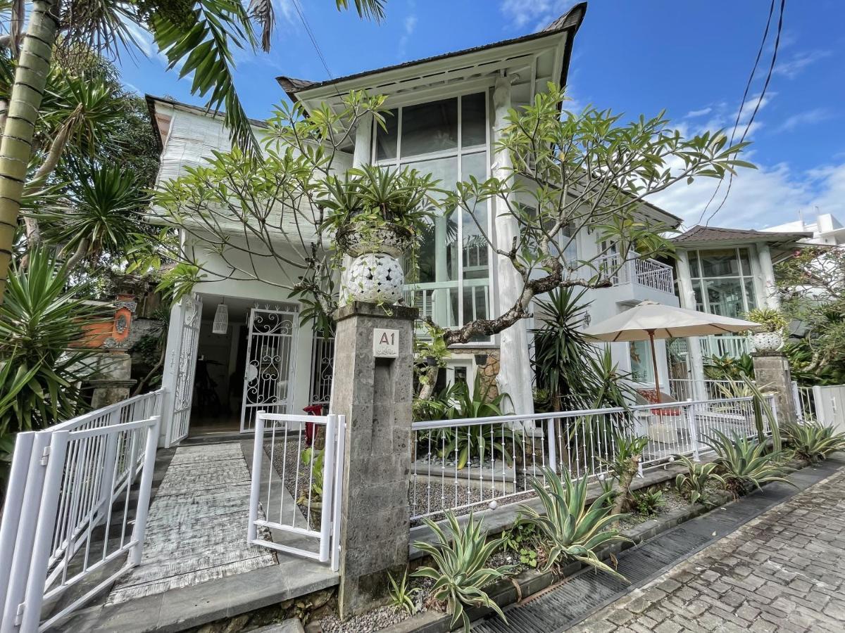 Beach House Canggu - 150M Berawa Beach Exterior foto